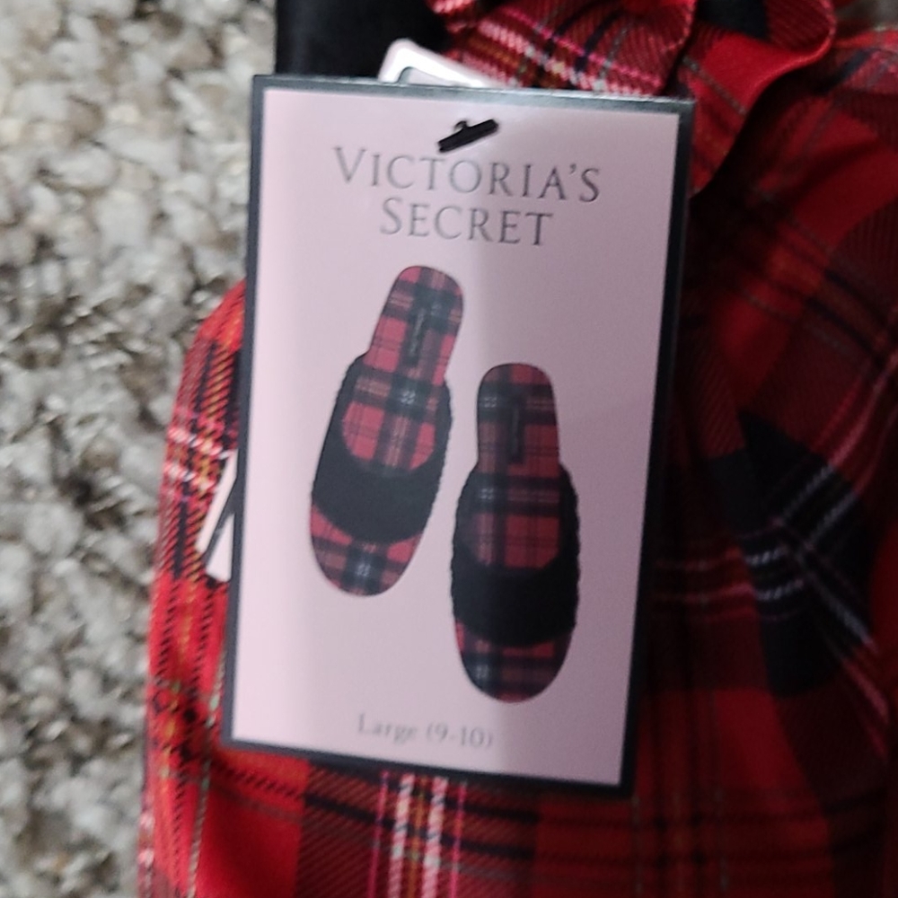Slippers - Picture 2 of 3